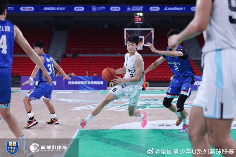 上海U21男篮对阵湖南工业大学精彩图集:上海大胜对手20分