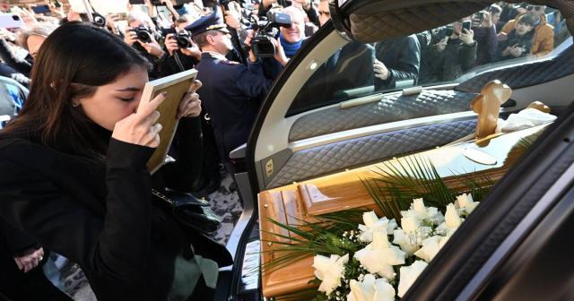 1671496663594072145.jpg 7QbA33dh.jpg