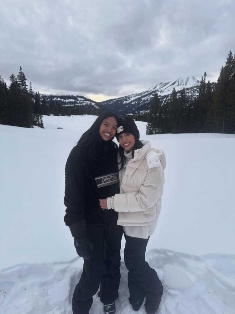 九游体育-🎂瓦妮莎晒照为大女儿庆生：爸爸妈妈永远爱你 此刻到永恒❤️